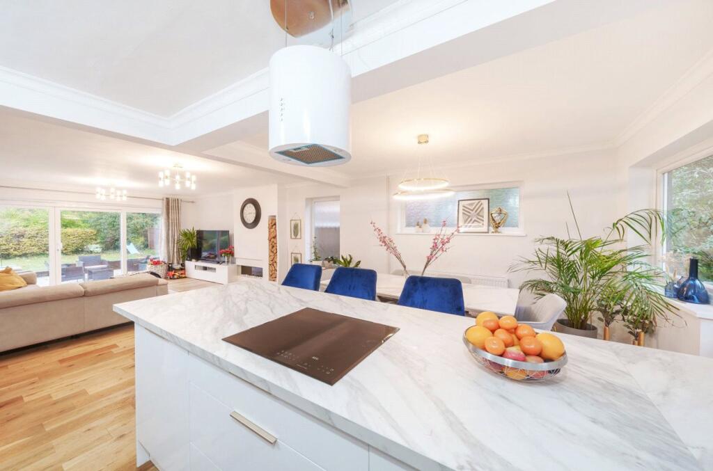 Additional image 4 of The Vale, Coulsdon, CR5