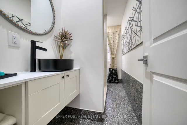 Additional image 15 of 23 Larabee Cres