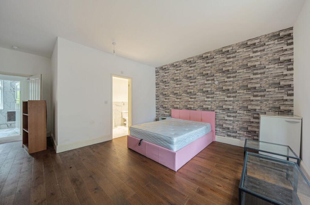 Additional image 11 of 1 Hart Road, Harlow, Essex, CM17 0HL