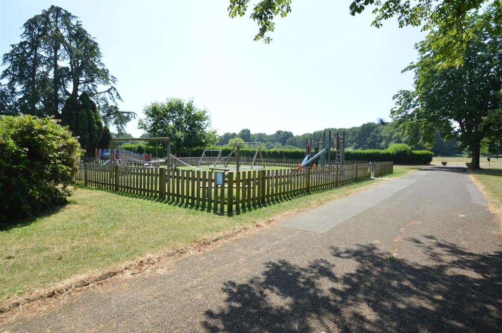 Additional image 20 of Cayton Road, Coulsdon