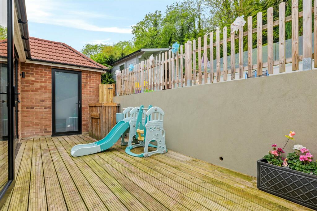 Additional image 11 of Caterham Drive, Coulsdon, CR5 1JQ