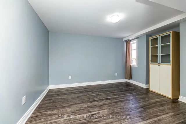 Additional image 34 of 25 Oblate Cres