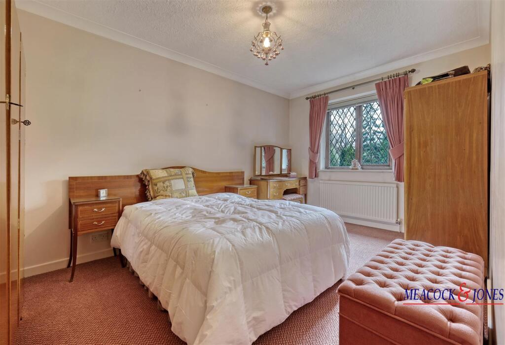 Additional image 28 of Roundwood Avenue, Hutton Mount, Brentwood