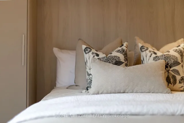 Additional image 24 of 768 Richmond St