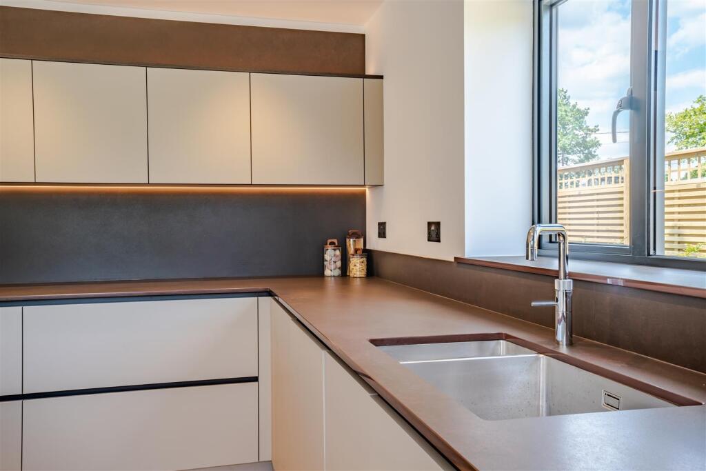 Additional image 16 of Broomhills Chase, Little Burstead, Billericay