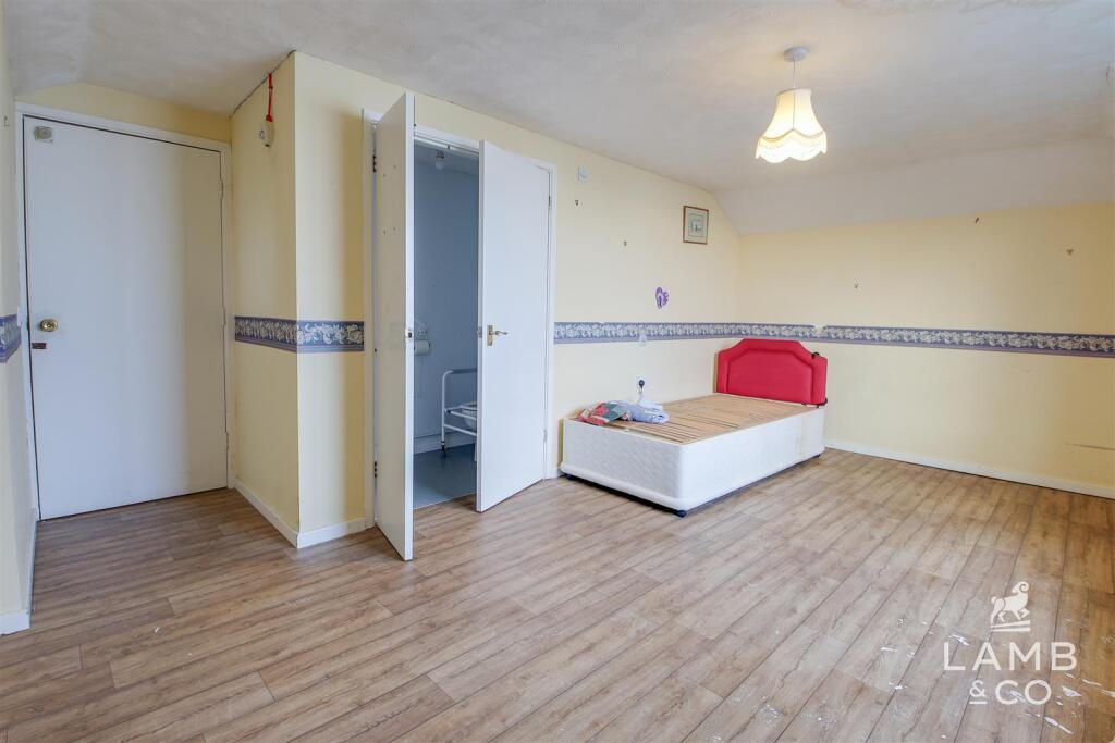 Additional image 29 of Cliff Parade, Walton On The Naze