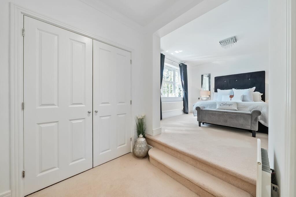 Additional image 16 of West Parkside, Warlingham, CR6