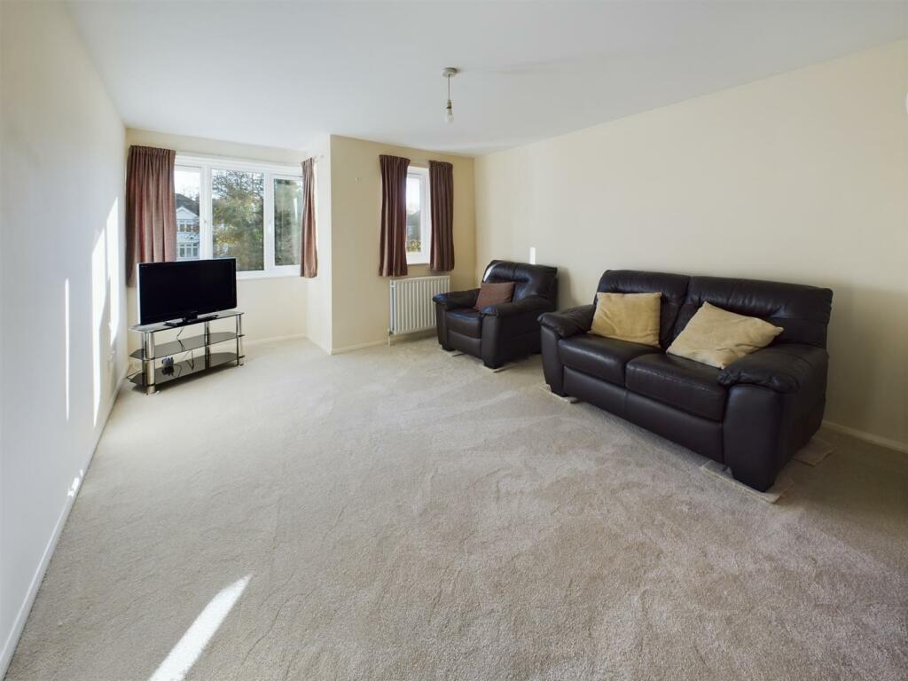 Additional image 12 of 32 Brighton Road, Coulsdon