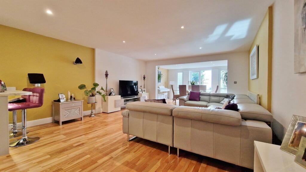 Additional image 7 of The Beach House, Green Lane, Walton On The Naze