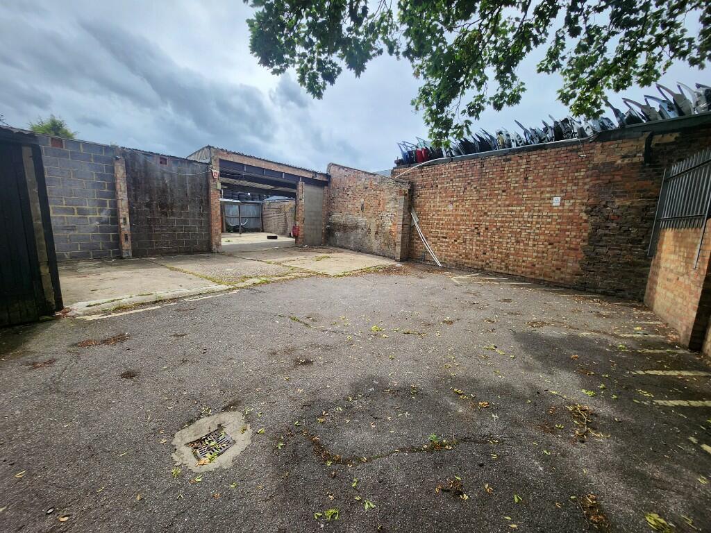 Additional image 4 of Whitehorse Road, Croydon, London, CR0