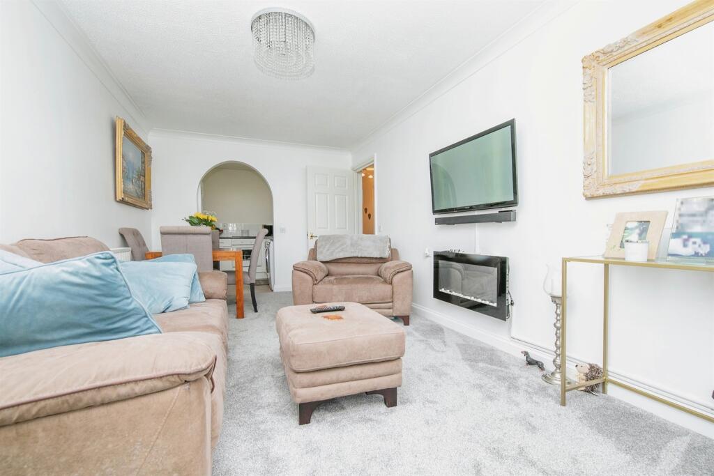 Additional image 7 of Louise Close, Walton On The Naze