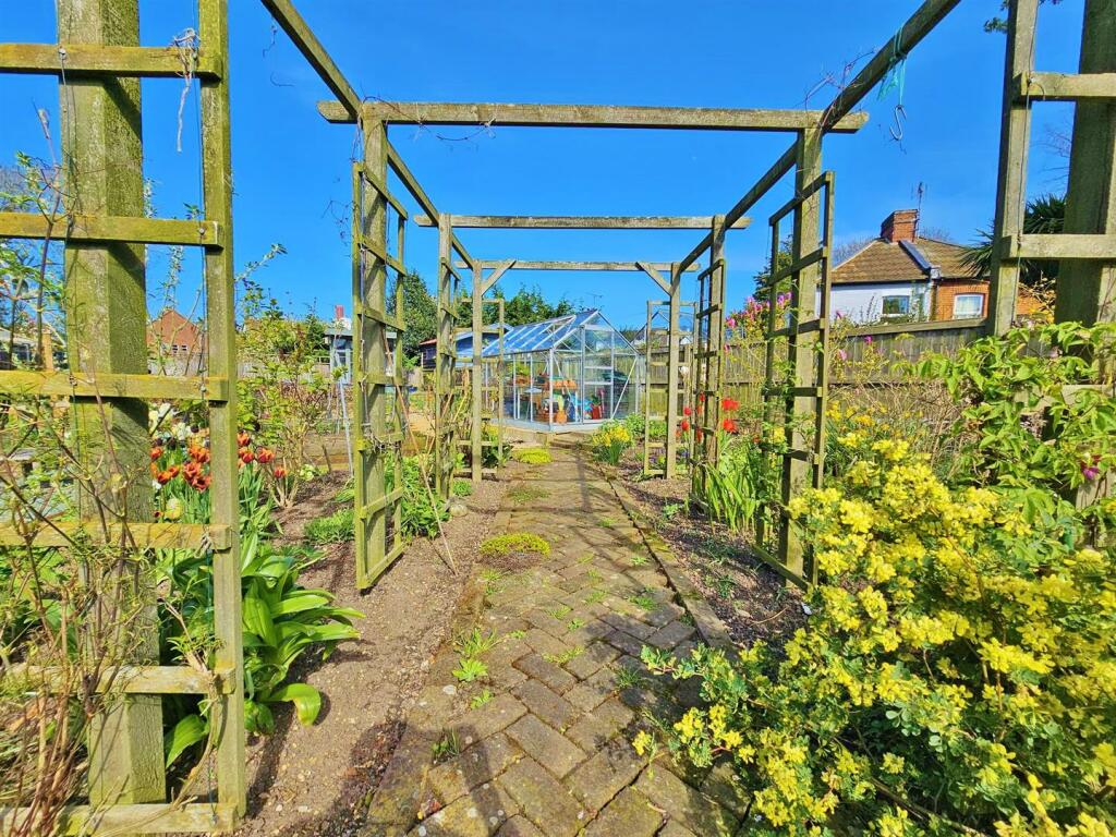 Additional image 32 of High Street, Thorpe-Le-Soken