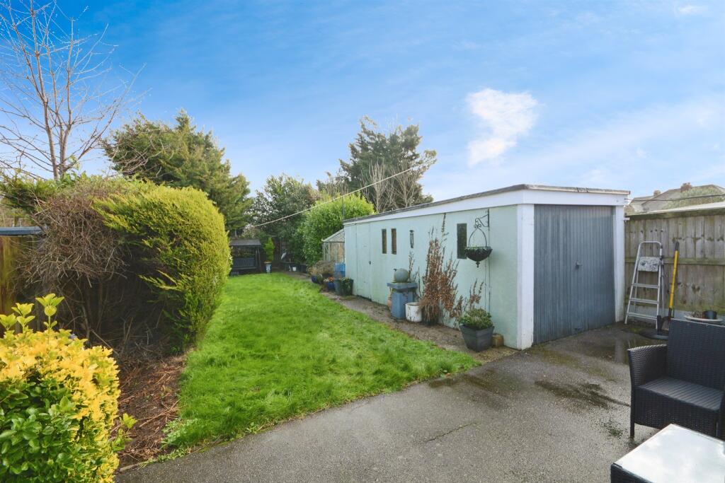 Additional image 7 of Baddow Hall Crescent, Great Baddow, Chelmsford