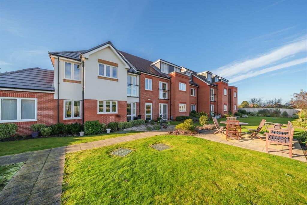 Additional image 10 of Cooper Lodge, Frinton-On-Sea