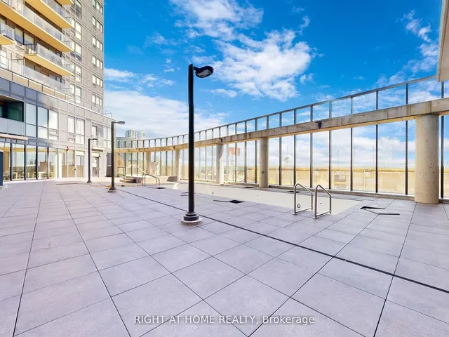 Additional image 33 of 49 East Liberty St Unit 2005