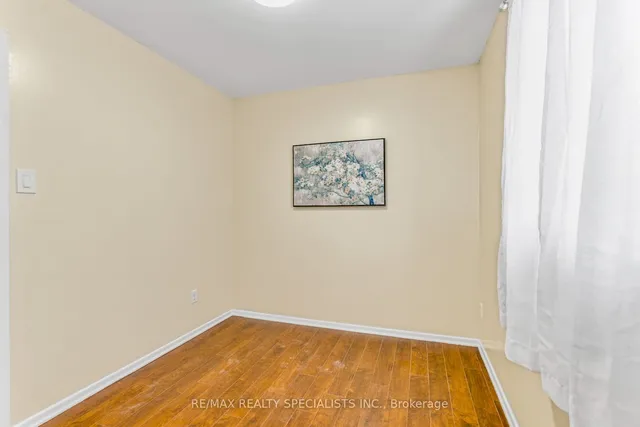 Additional image 31 of 198 Folkstone Cres
