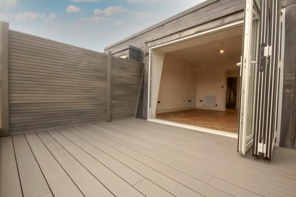 Additional image 5 of 44 The Green, Surrey, CR6