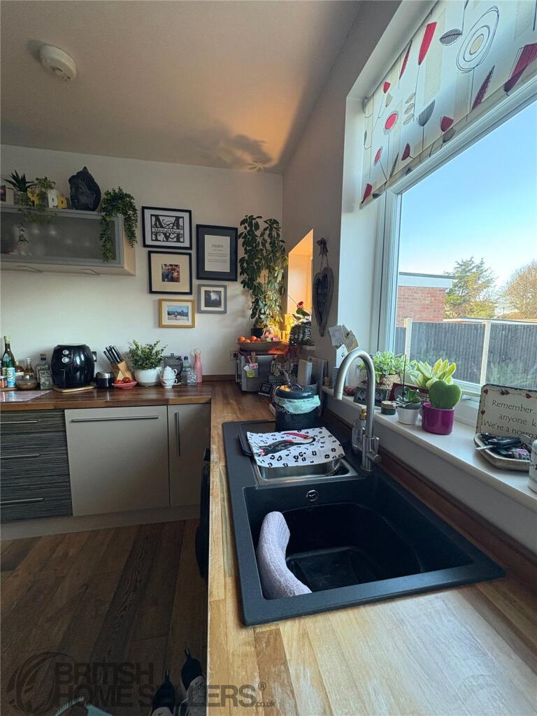 Additional image 4 of Kings Parade, Holland-on-Sea, Clacton-on-Sea, Essex, CO15