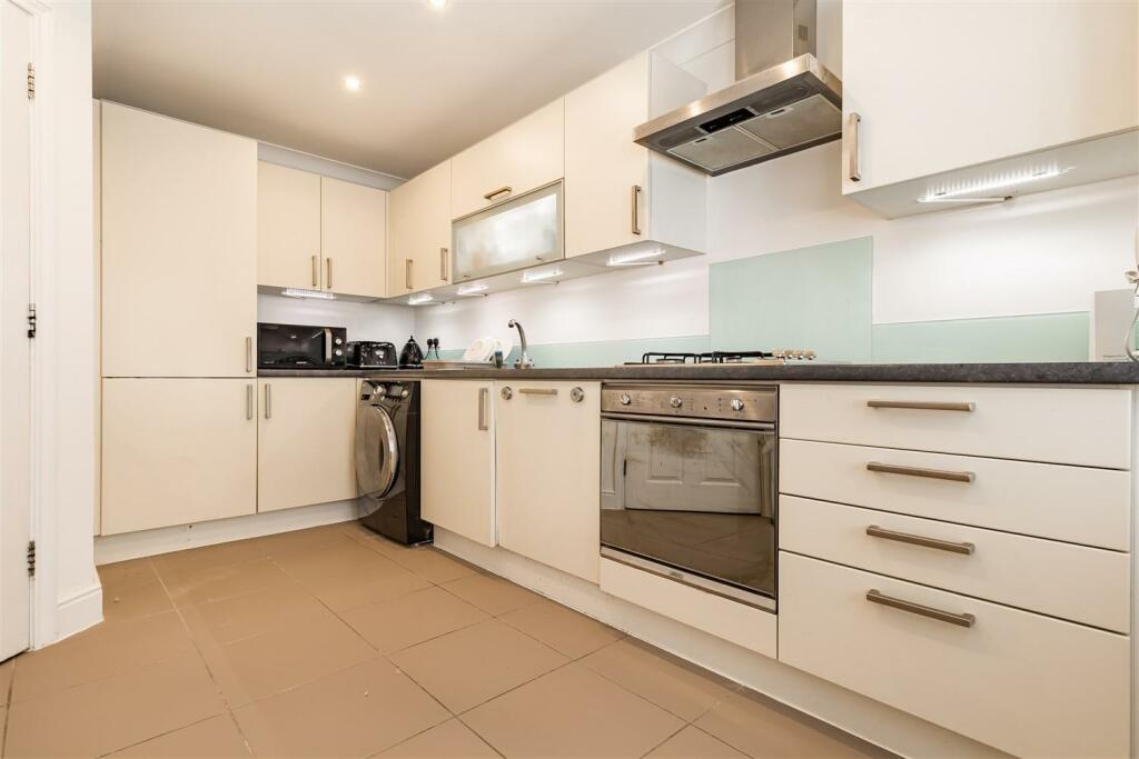 Additional image 3 of Walter Mead Close, Ongar