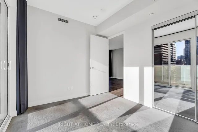 Additional image 21 of 501 Yonge St Unit 1212