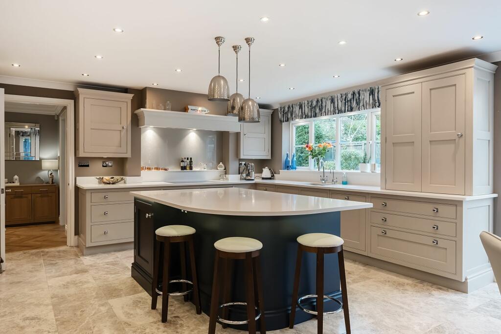Additional image 4 of Hillbury Close, Warlingham, CR6
