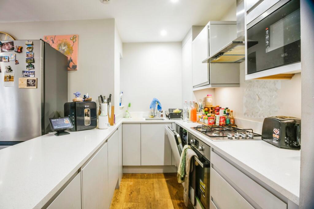 Additional image 7 of 38 Woodcote Grove Road, Coulsdon, CR5