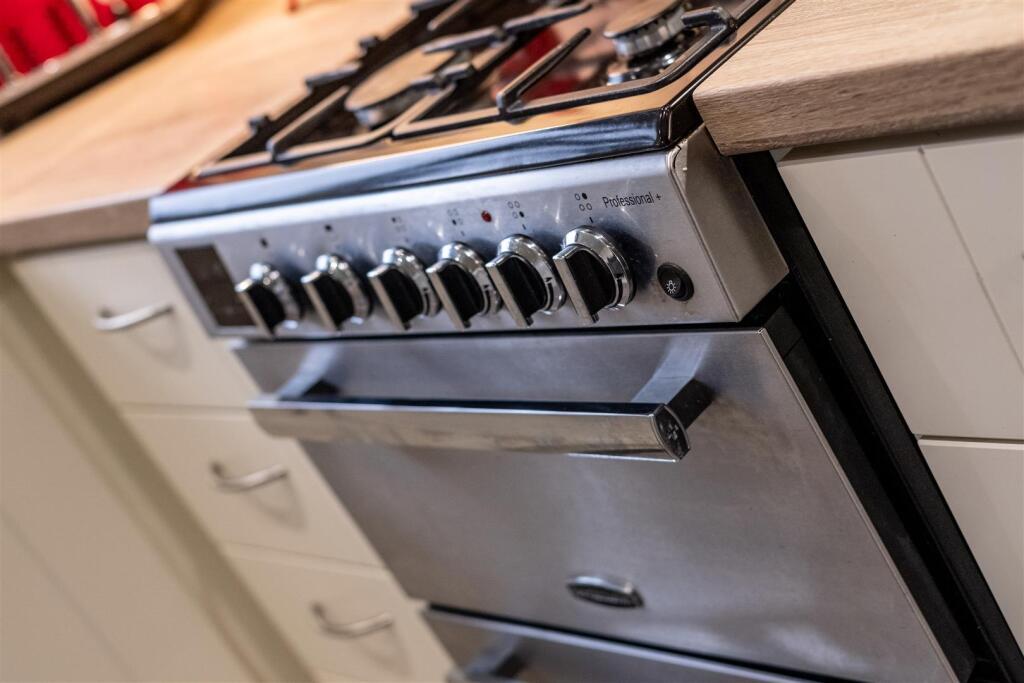 Additional image 16 of The Quillet, Neston