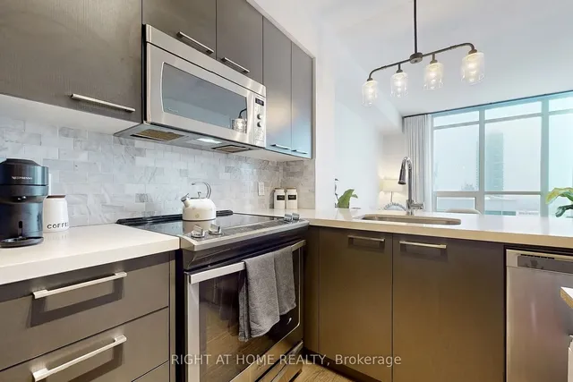 Additional image 13 of 30 Roehampton Ave Unit 1506