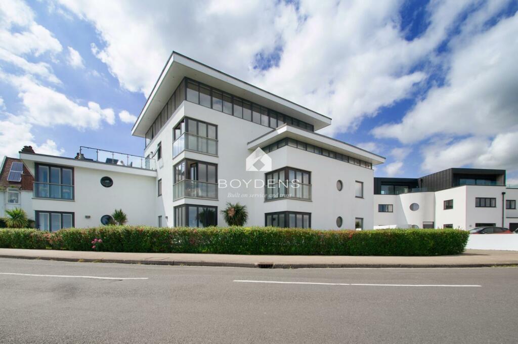 Additional image 16 of Cliff Way. Frinton on Sea