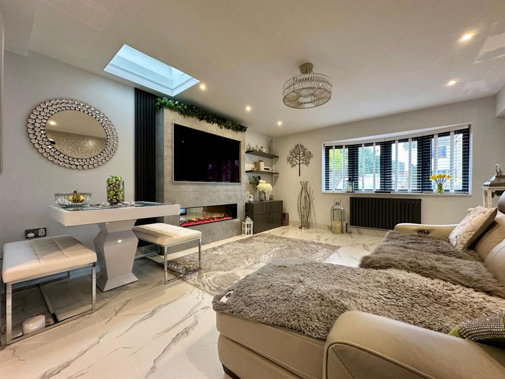 Additional image 3 of Oak Avenue, Crays Hill, CM11