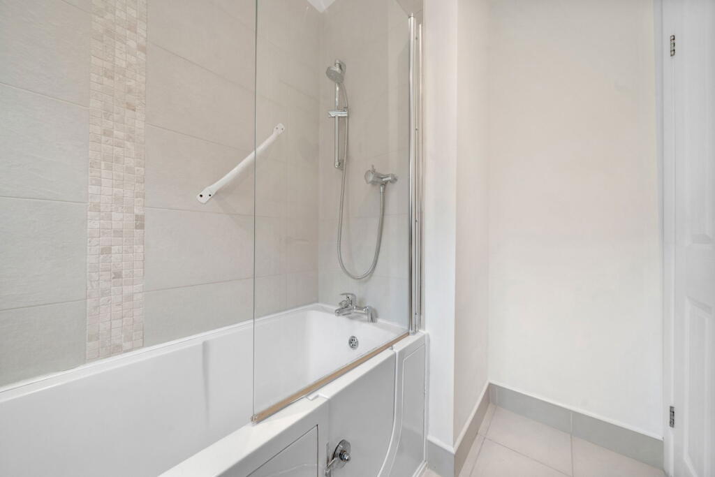 Additional image 5 of The Glen, Croydon, CR0 5EN