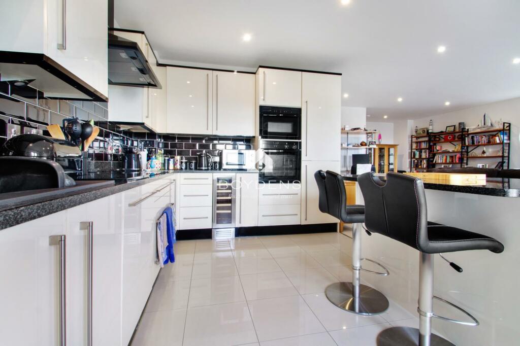 Additional image 3 of Cliff Way. Frinton on Sea