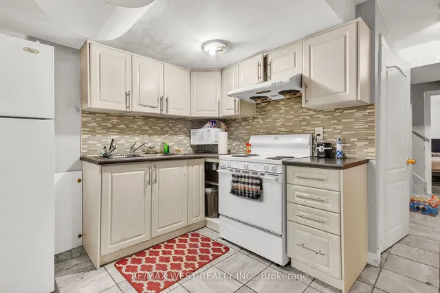 Additional image 40 of 84 Lone Rock Circ