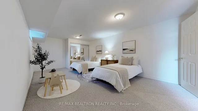 Additional image 30 of 520 Falconridge Cres