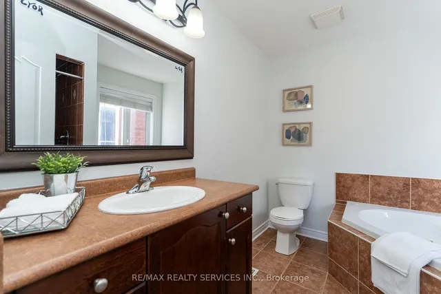 Additional image 26 of 112 Amaranth Cres