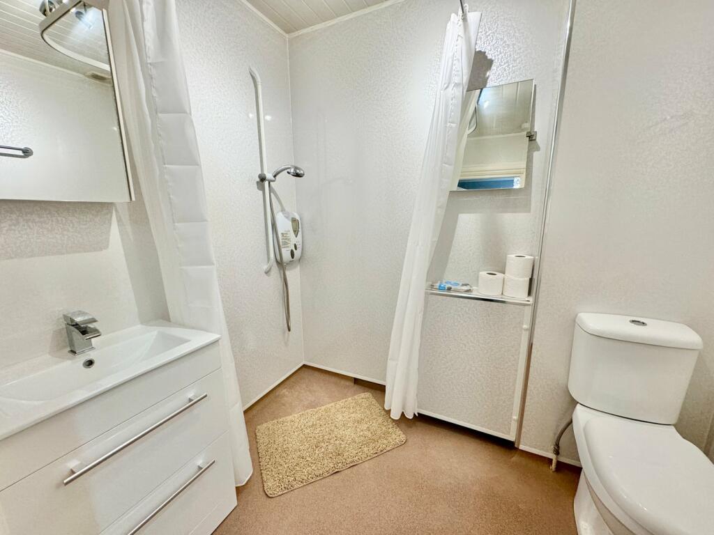 Additional image 9 of Louise Close, Walton on the Naze, CO14