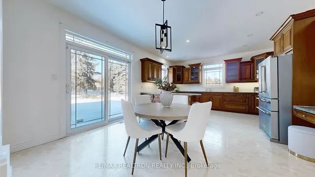 Additional image 10 of 520 Falconridge Cres