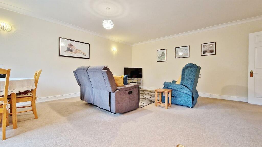 Additional image 3 of Earlswood Lodge, Walton-on-the-Naze