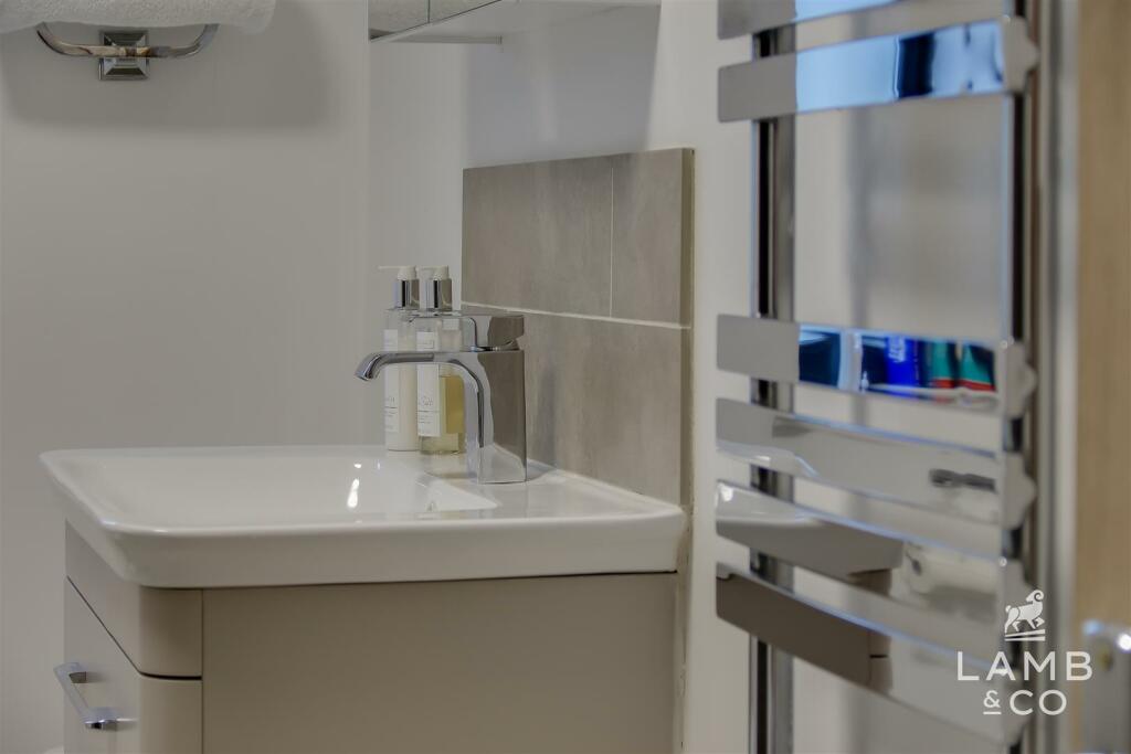 Additional image 21 of Eastern Promenade, Point Clear Bay