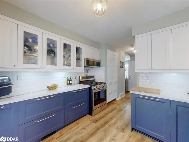 Additional image 15 of 16 Edinborough Crt