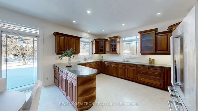 Additional image 7 of 520 Falconridge Cres