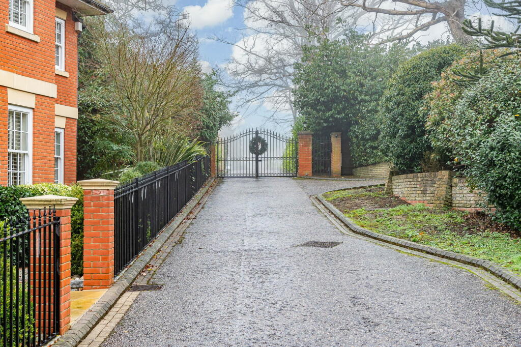 Additional image 46 of Thorndon Approach, Herongate, Brentwood, CM13 3PA