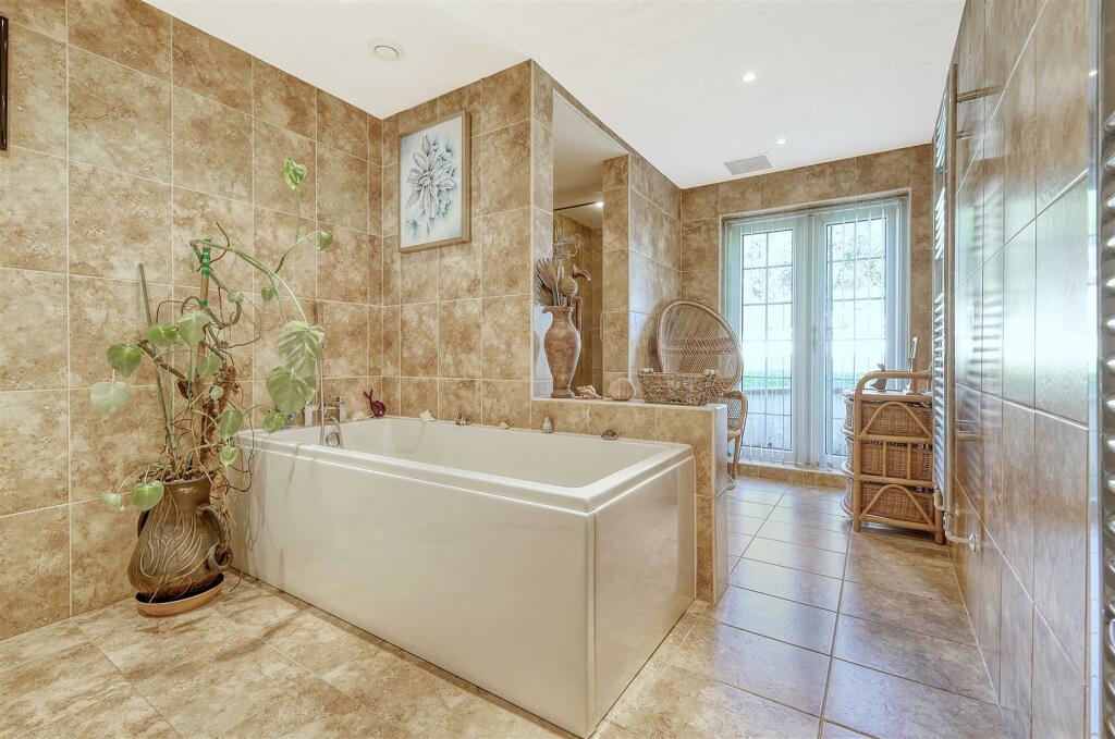 Additional image 27 of Hamlet Hill, Roydon: Spacious Detached Bungalow with Pool