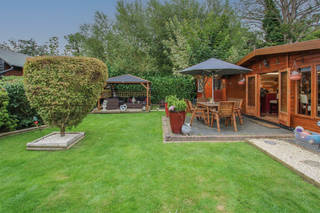 Additional image 6 of Honeypot Lane, Brentwood