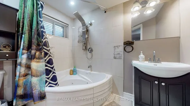 Additional image 37 of 94 Flamingo Cres