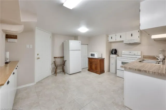 Additional image 28 of 42 Acacia St