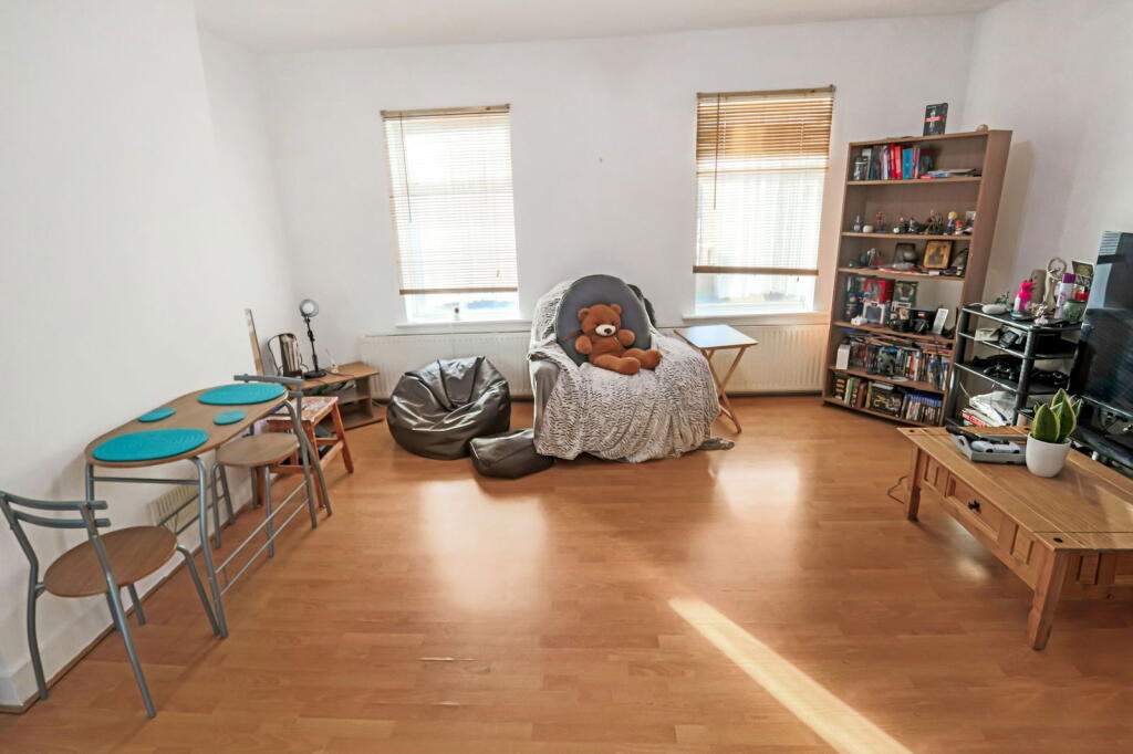 Additional image 2 of Westway, Caterham, CR3 5TP