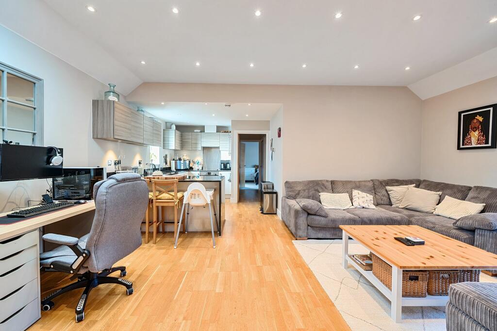 Additional image 8 of Oakgrove, Caterham, CR3