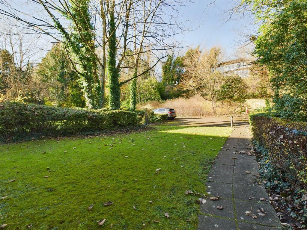 Additional image 10 of 32 Brighton Road, Coulsdon