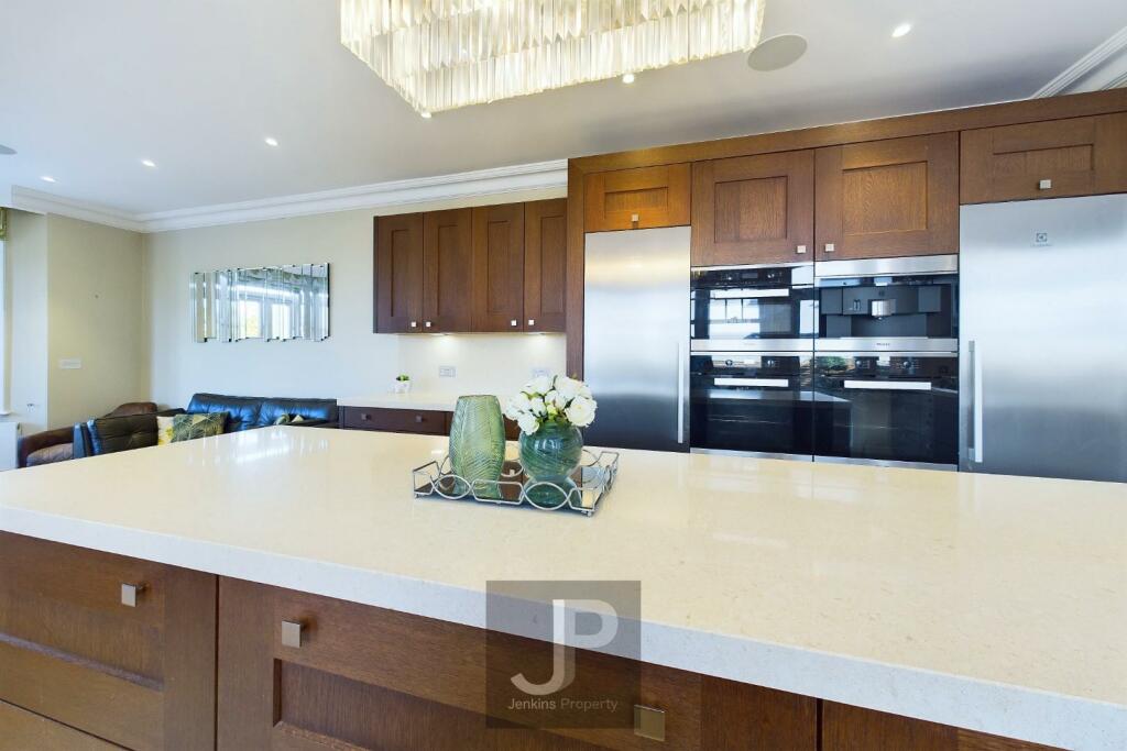 Additional image 20 of Robin Hood Road, Brentwood